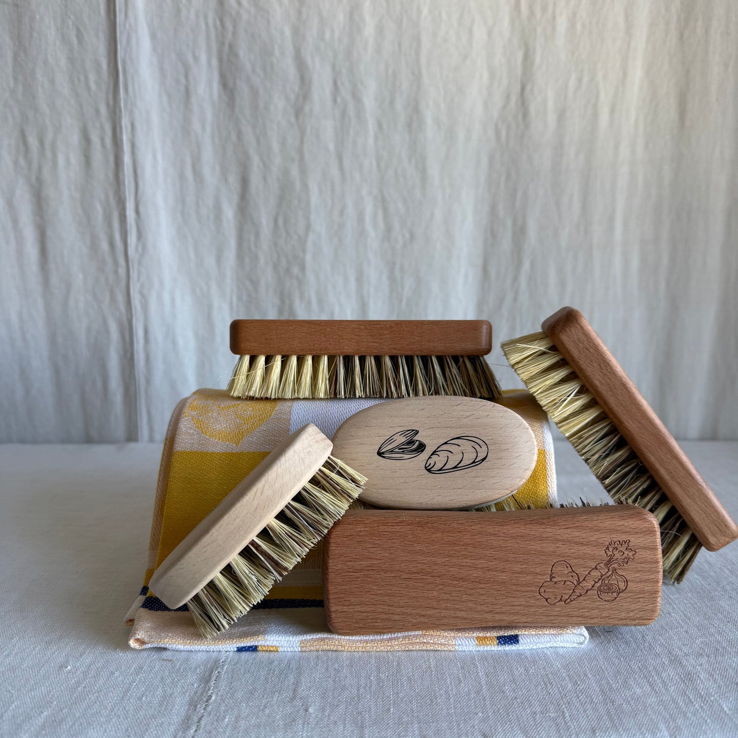 Oyster Cleaning Brush