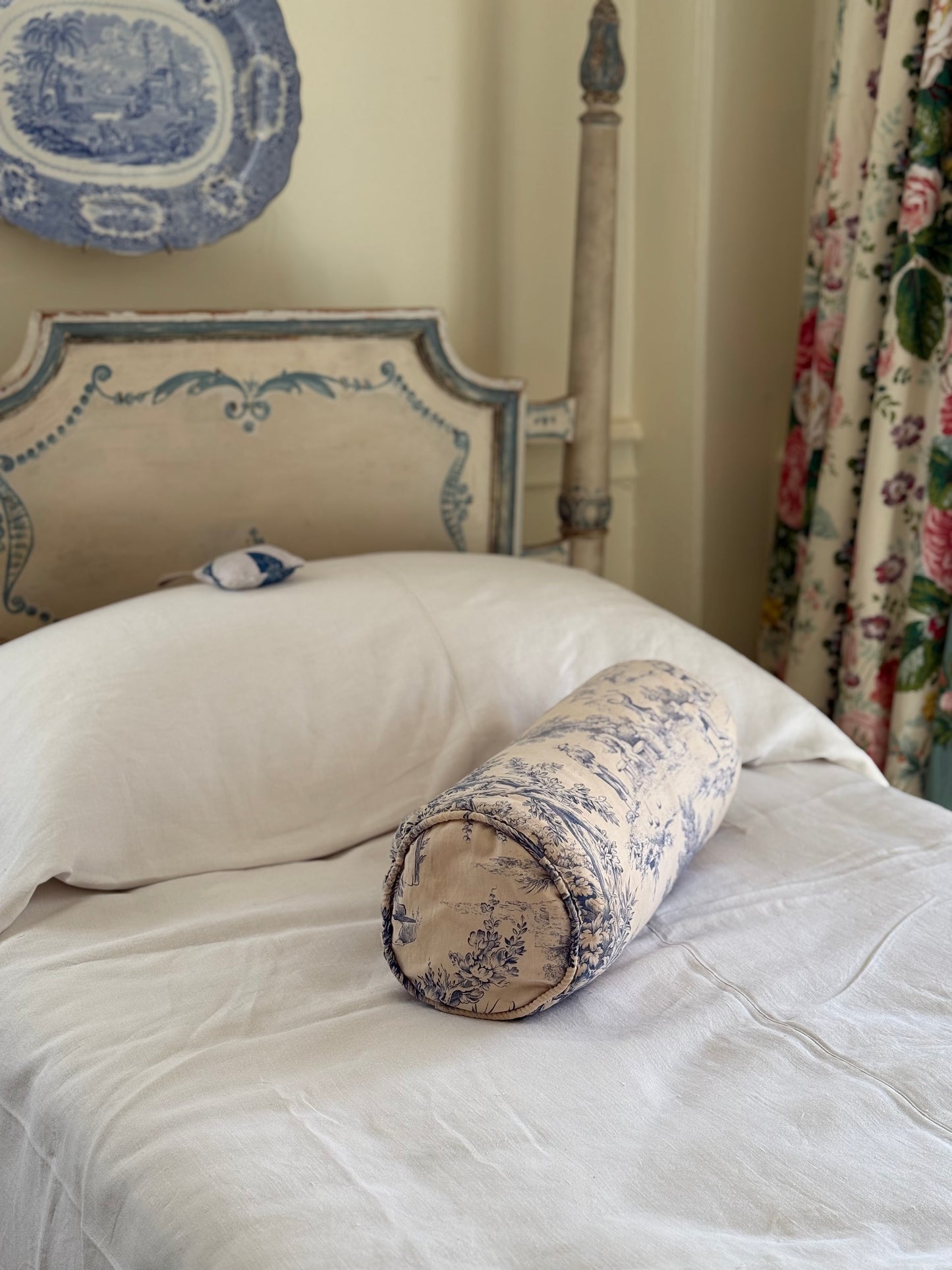 Toile du Jouy Bolster